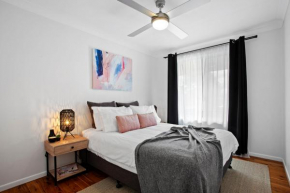 The Neo stylish central apartment with aircon courtyard and Netflix Toowoomba